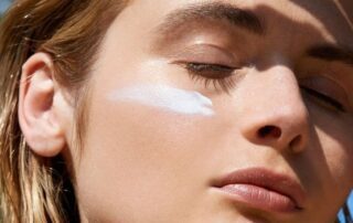 آیا ضد آفتاب رنگی باعث لک می شود؟