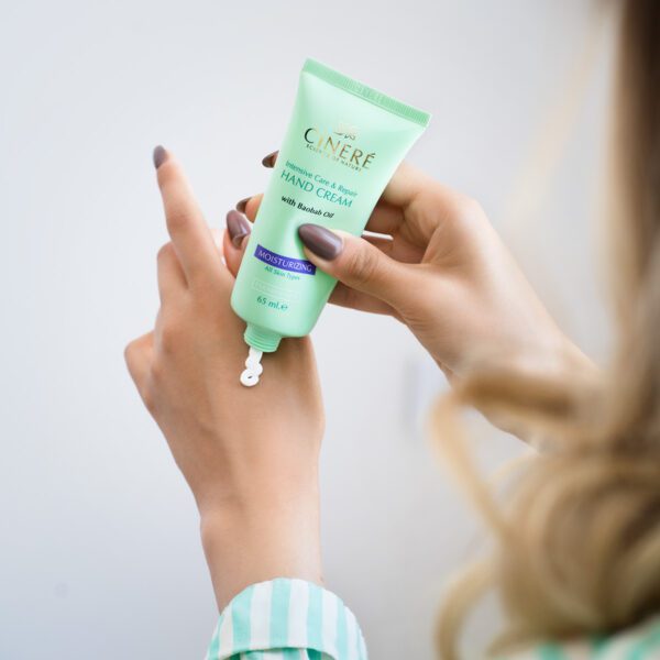 کرم مرطوب کننده دست سینره