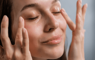 بهترین کرم دور چشم بالای ۴۰ سال