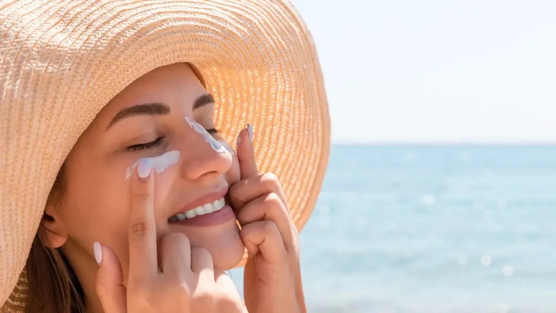 فواید ضد آفتاب جلوگیری از آفتاب سوختگی
