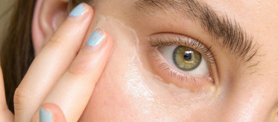 از کرم ضد آفتاب دور چشم معدنی استفاده کنید