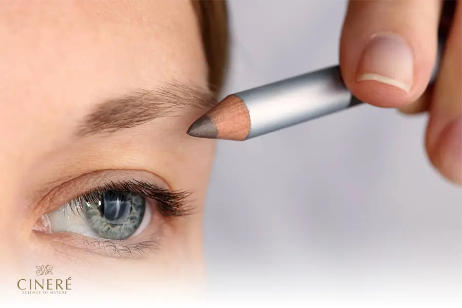 استفاده مکرر از ژل یا صابون ابرو می‌تواند به ابروها آسیب برساند.