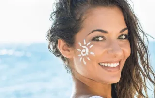 مقاله معرفی بهترین ضد آفتاب‌های فیزیکی خارجی و ایرانی بازار و مقایسه تفاوت‌های آن‌ها
