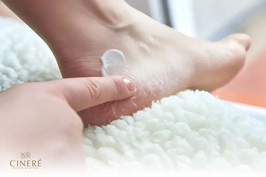 کف پا از نقاط مهم در روتین پوست بدن است.