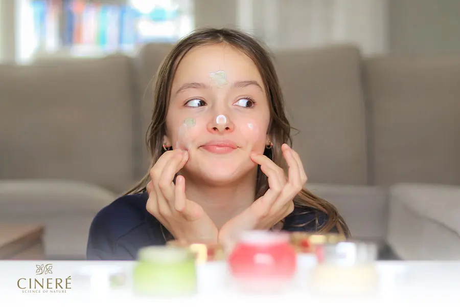 روتین پوست شب برای نوجوانان بیشتر جنبه پیشگیری دارد.