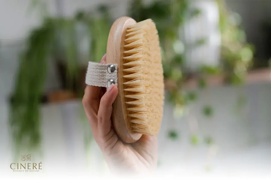 برس خشک از وسایل کاربردی در روتین بدن