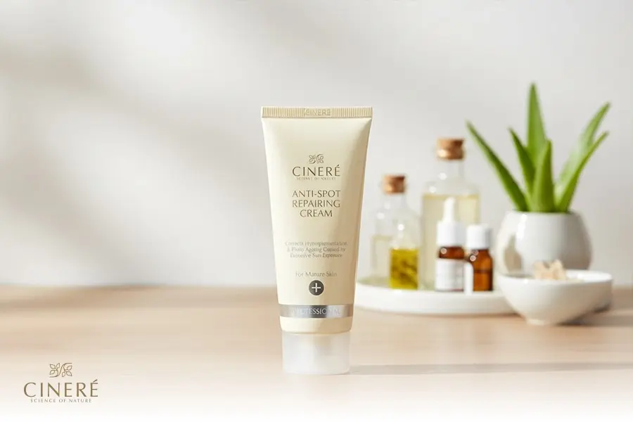 کرم ضد لک بالای ۴۰ سال سینره برای روشن کردن پوست آفتاب سوخته