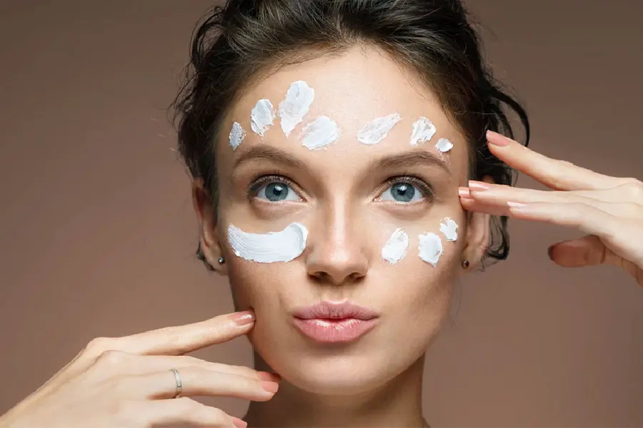 آبرسان و مرطوب کننده: تفاوت، شباهت و ترتیب استفاده